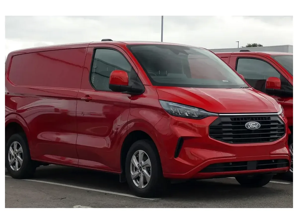 Ford Transit Custom 300 L1 Limited 136ps available for UK car leasing