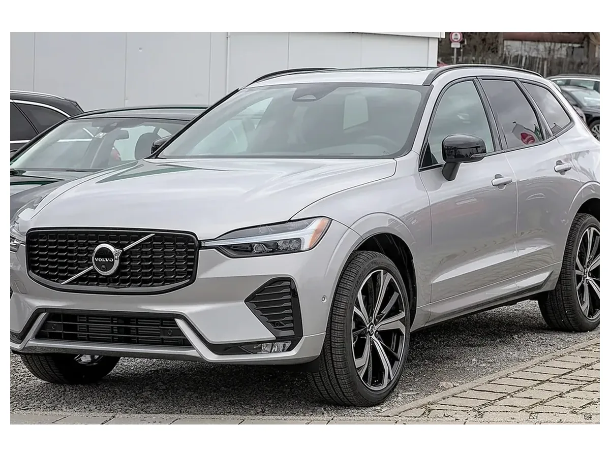 Volvo XC60 T6 Recharge Plus Dark available for UK car leasing